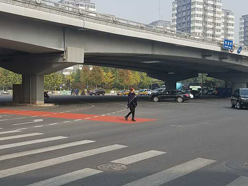 Beijing north three-ring non-motor vehicle lanes of color
